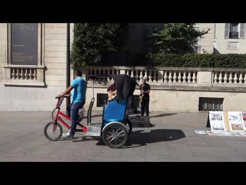 a saxophone player near the Musée d'Orsay