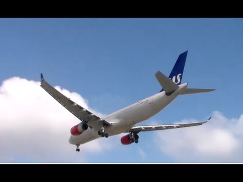 Scandinavian Airlines A330-300s at Chicago O'Hare Landing Runway 10C (Crosswind)