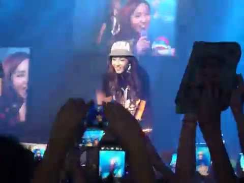 140608 Dara & Bom reactions after saw BODONG is REAL kkk