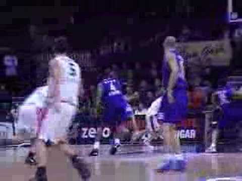 09 11-12-07 BCO-Athene - Sam Van Rossom met de rebound en de