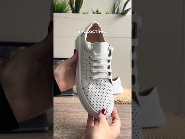 Чоботи жіночі шкіряні байка хутро 592641 Чорний Кеди жіночі перфорація шкіра 592098 Білі