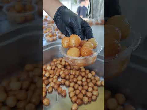 Eyüp Sultan'da Lokma Dağıtımı