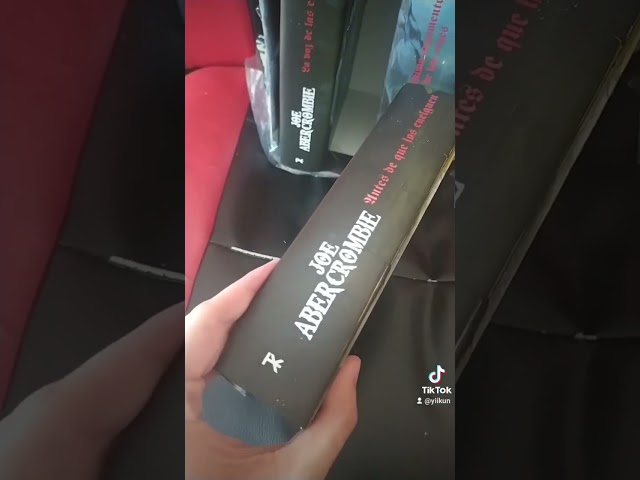 Vídeo relacionado con La Primera Ley: Libros I, II, y III - Estuche (13/20)