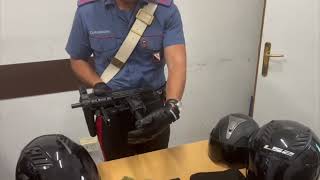 ecco-il-kit-del-rapinatore-caschi-mazze-armi-e-passamontagna