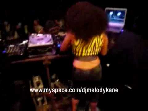 Female DJ Melody Kane spins @ Musica Republica indoor festival in Rotterdam Nov '09