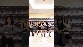 Download lagu LE SSERAFIM (EUNCHAE & CHAEWON) × JKT48 (FENI, FREYA, MARSHA, MUTHE) #jkt48 #lesserafim mp3