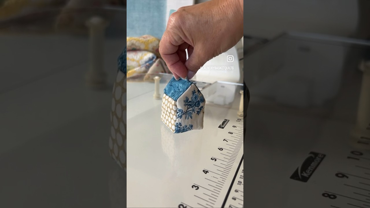 DIY pincushion house! 🧵#laundrybasketquilts #edytasitar #sewinspired #makersgonnamake