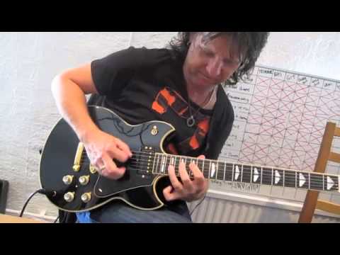 Kee Marcello Superstitious solo