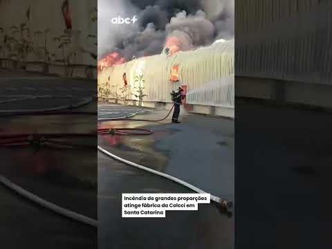 Incêndio de grandes proporções atinge fábrica da Colcci em Santa Catarina