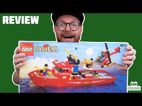 Today we're putting out big fires on the water: LEGO® 4031 Fireboat from 1991 [Review]