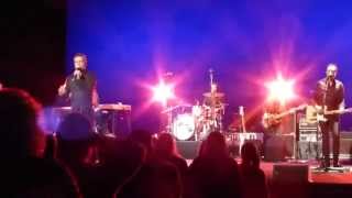 MClan - Roto por dentro