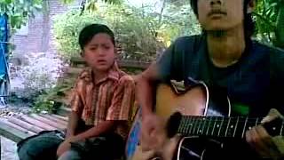 Download lagu [muviza.com] -anak kecil nyanyi keren dan lucu.mp4 mp3