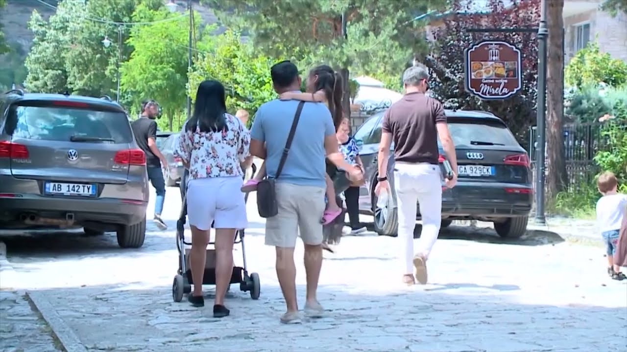 Turizmi veror në Voskopojë, natyra, historia dhe tradita tërheqin vizitorë të shumtë 