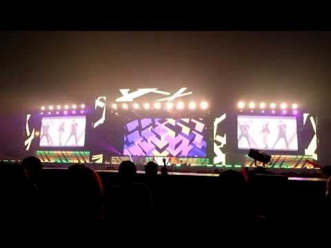 BoA "Bump Bump" - SMTOWN TOKYO 20131026