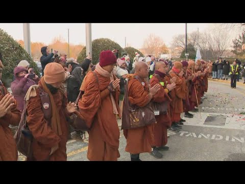 Monks defy snow and cold in 'Walk for Peace'