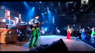 Alanis Morissette - Head Over Feet live MTV Supersonic 2004