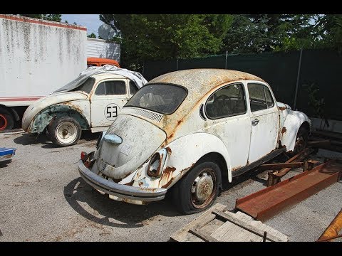 Due vecchi VW in forte degrado e abbandono