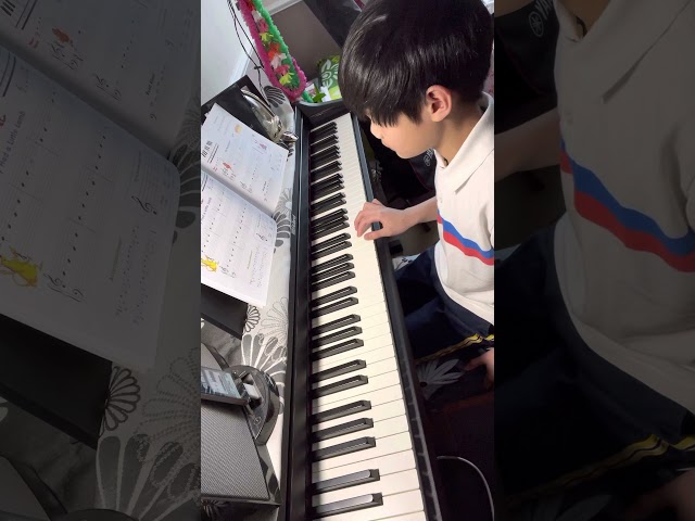 Vídeo relacionado con First disney songs piano: John Thompson's Easiest Piano Course - 8 Disney Solos