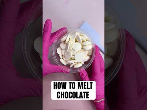 Melting candy melts can be tricky but I hope these tips are helpful! #candymelts #chocolate #baking