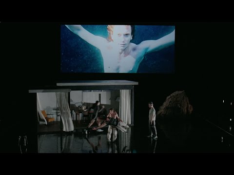 Chaque été, à Marseille, des jeunes s’élancent du haut des rochers pou 