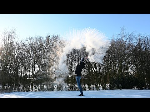 Experiment: Kochendes Wasser wird zu Schnee