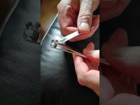 How to use a nail clippers