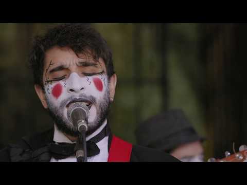 La Tierra Prometida, de Falta y Resto - Los abrazos son instantes decisivos - Ep. X