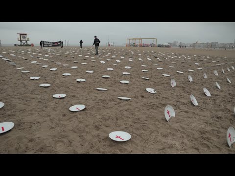 Video Thumbnail: Empty plates displayed on Rio beach to urge G20 leaders to end global hunger | AFP