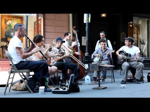 The Loose Marbles - New Orleans Street Band in HD 1080