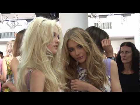 fashiontv | FTV.com - MILAN FW S/S 10-VERSACE- BACKSTAGE - WOMAN