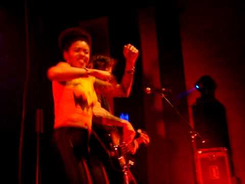 Nikki Hill-Struttin'-CMA Las Armas