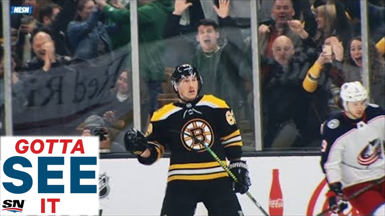Vidéo: Brad Marchand fait le MOVE de CONOR MCGREGOR!!!!
