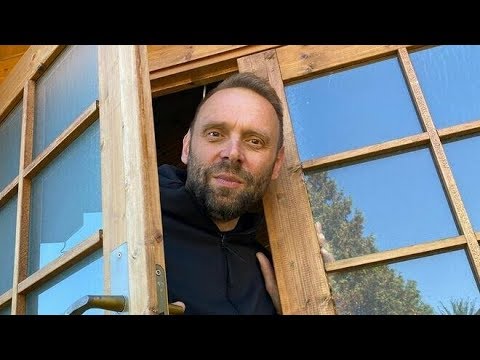 Komik Miloš Knor to schytal kvůli demonstraci: Debžon! Z baviče se stal blbcem, zuří Češi