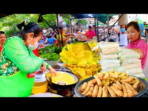 Most Popular Street Food Market for Yellow Pancake, Spring Roll, Rice Noodles, Noodle Soup, & More