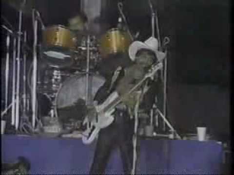 Los Tigres Del Norte - Prieta Casada En Vivo 1988.avi