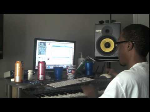 Reggie Coby (LOEGz) In The Lab Making a Beat