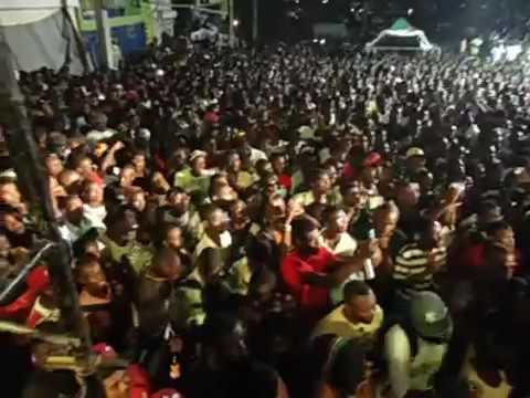 Blaze One nan vant siyati Afichew ( Tripotay )