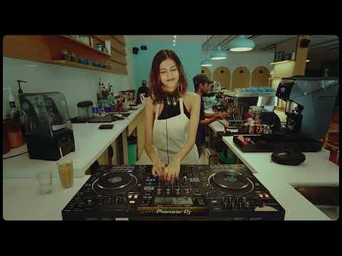 Chill House set in a Cafe | ft. Nariki | Moonstruck cafe