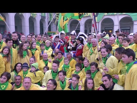 Mugnaia e Arduini aranceri con foto di gruppo - Carnevale Ivrea 2016