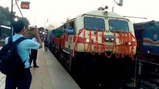 preview picture of video 'New LHB Rake of 22445 Kanpur - Amritsar Super fast Express Departs from Kanpur Central'