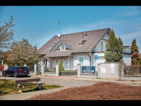 JAN Reality - Na prodej rodinný dům 7+1 s garáží a udržovanou zahradou v Roztokách u Prahy