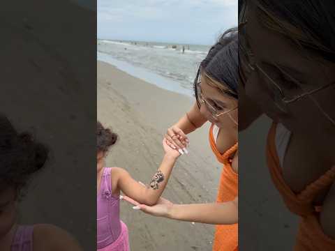 Chloe y Fiorella se tatúan