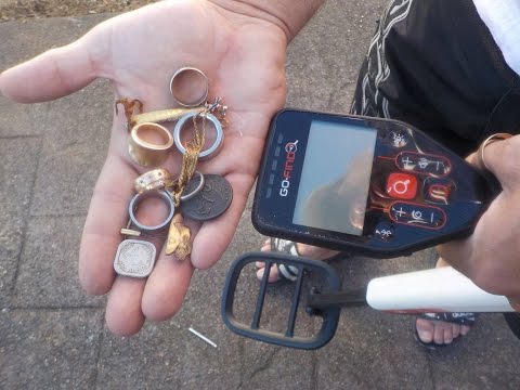 Minelab metal detector working