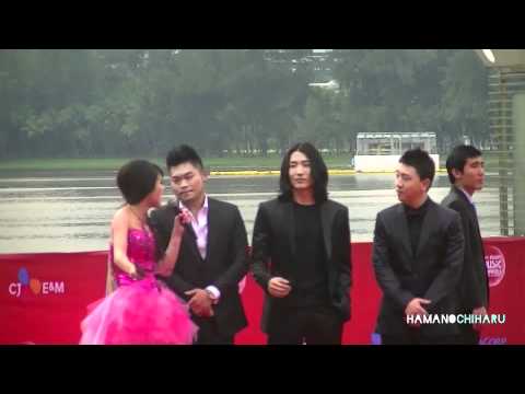 [FANCAM] 111129 MAMA Red Carpet - Aziatix