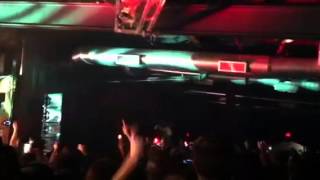 Kele Okereke (Bloc Party) jumping on Nashville bar