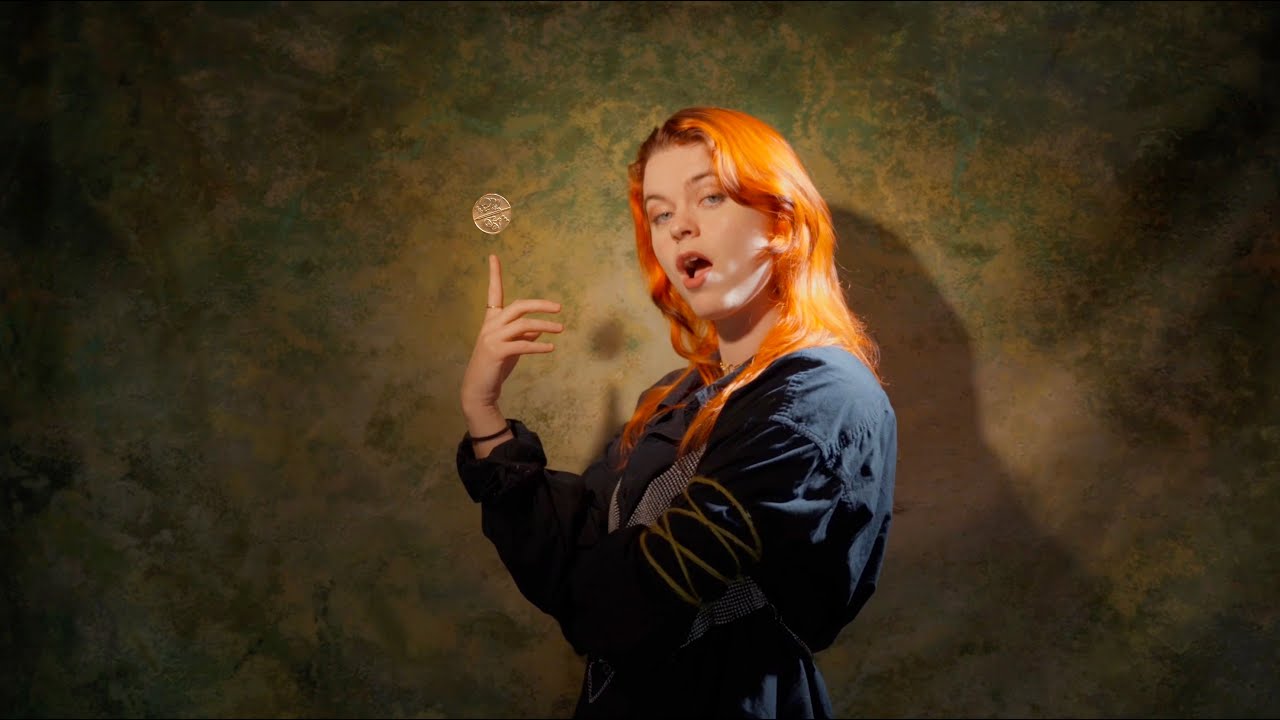 Ellie Dixon - Loose Change (Official Visualiser) - YouTube
