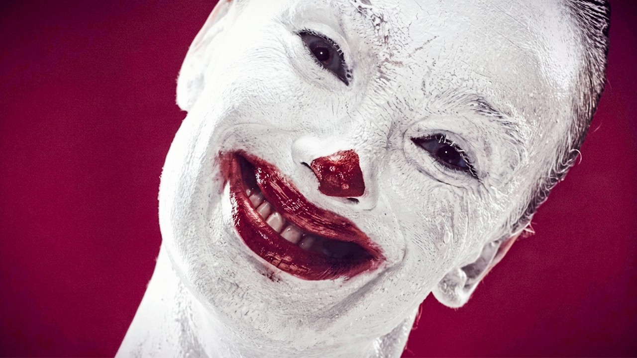 Lo que pasó detrás de AMERICAN HORROR STORY fue más aterrador que sus personajes