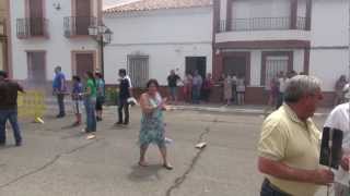 preview picture of video 'Cohetes. CRUZ DE ARRIBA. Villarrasa, 2-6-2012.'