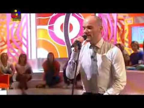 Edmundo Vieira em mini concerto no Você na Tv - Querer Voltar