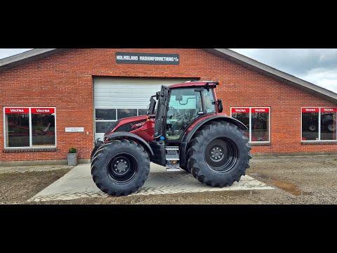 Prehrať video: Lesnícke práce – traktor VALTRA s vyvážačkou